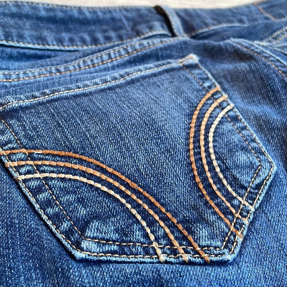 Hollister skinny medium wash women’s low rise - size 3S